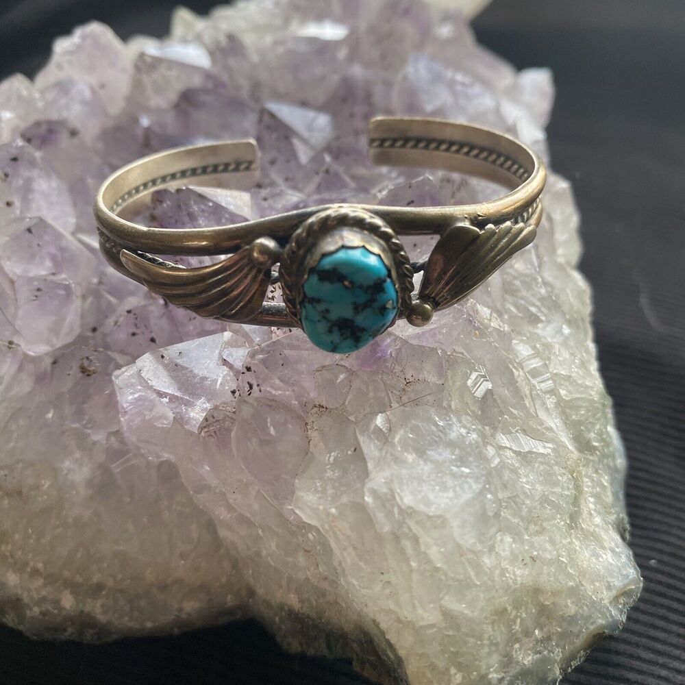 Vintage Navajo Sterling Silver Kingman Turquoise Cuff Bracelet. USA. Small.